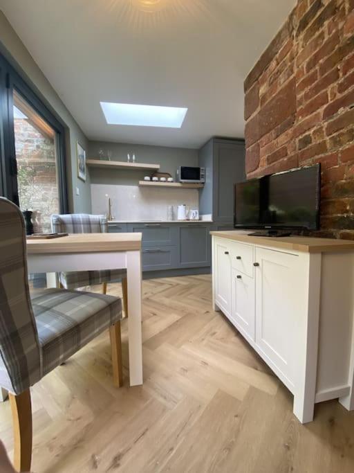 In A Castle! Unique & Luxurious Historical Apartment, Self Contained, Free Parking & Wi-fi Chester